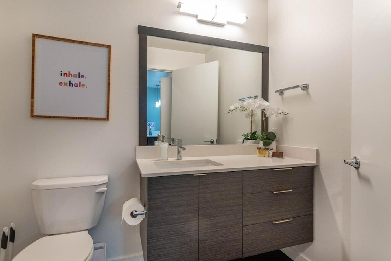 Self Check-In-Washer-Dryer-4Ksmart Tv-King Bed-Gym 터코마 외부 사진