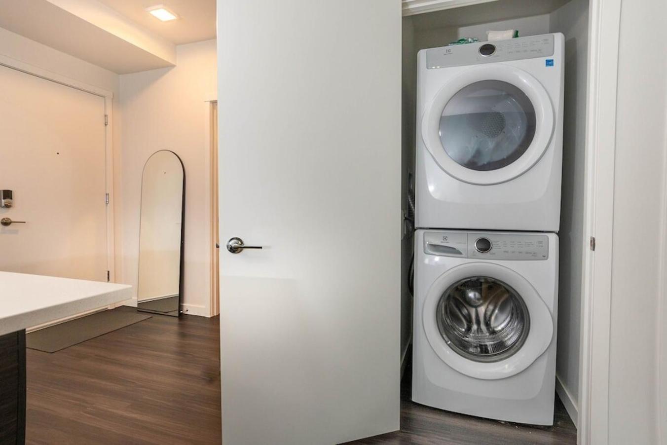 Self Check-In-Washer-Dryer-4Ksmart Tv-King Bed-Gym 터코마 외부 사진
