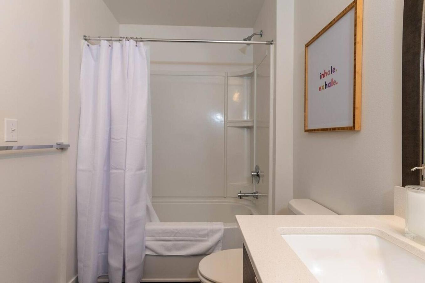 Self Check-In-Washer-Dryer-4Ksmart Tv-King Bed-Gym 터코마 외부 사진